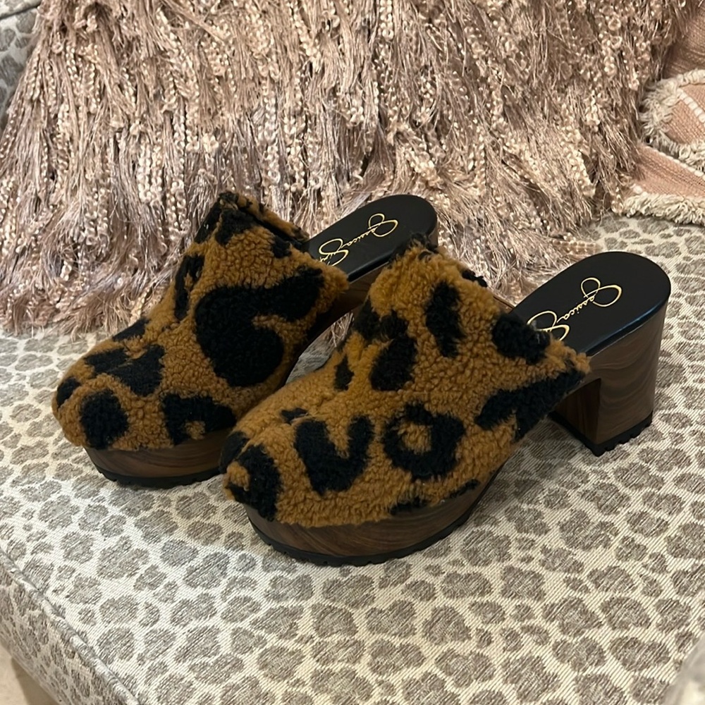 Brand new Jessica Simpson fuzzy Leopard clogs size 8.5